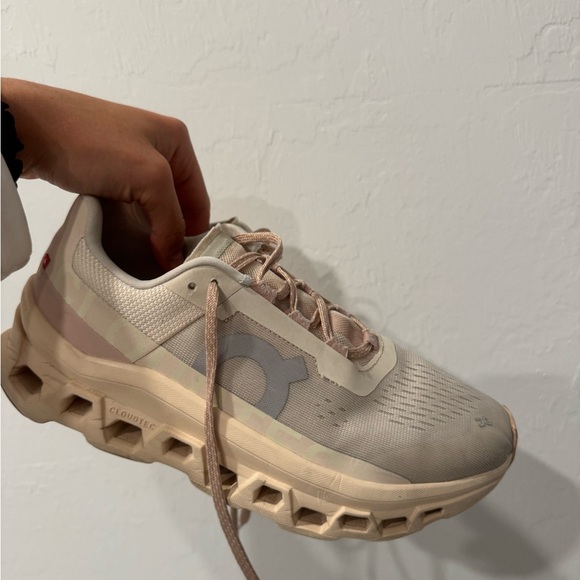 On Cloud Nova Moon/Fawn - Picture 2 of 6